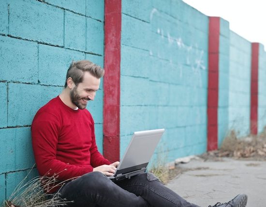 Quais os benefícios da tecnologia no ambiente escolar?